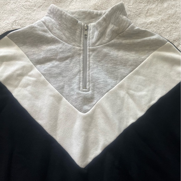 H&M Cropped Sweater - Picture 2 of 5